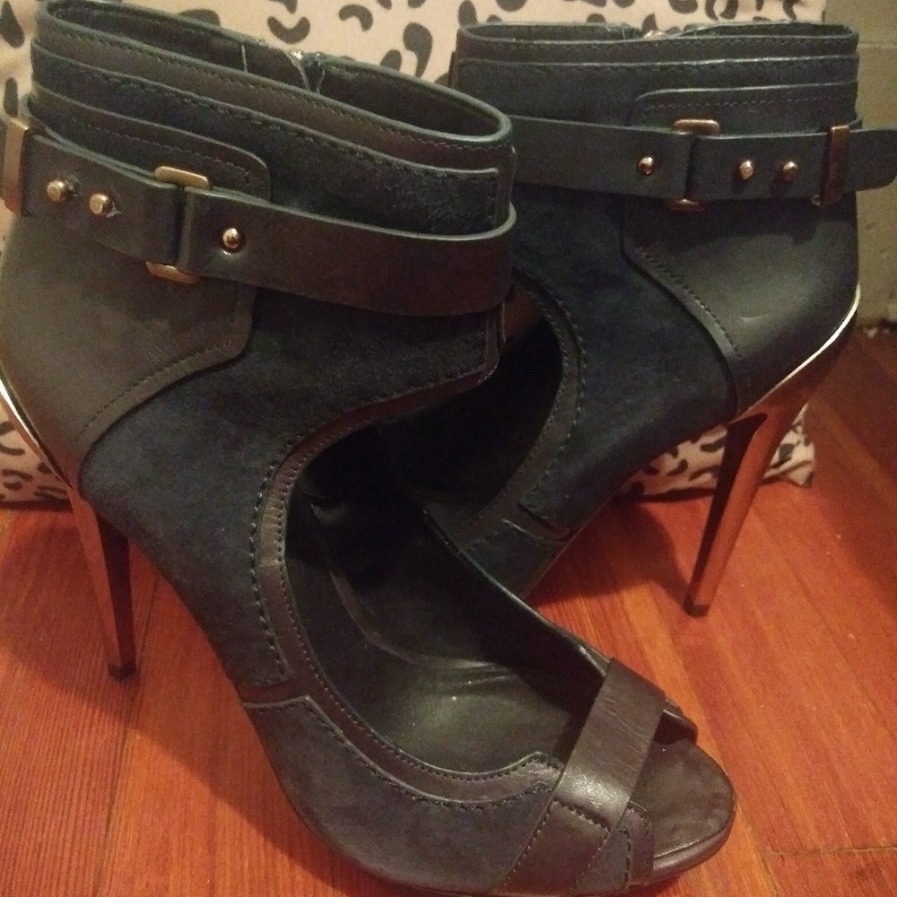 BCBG Navy blue heels